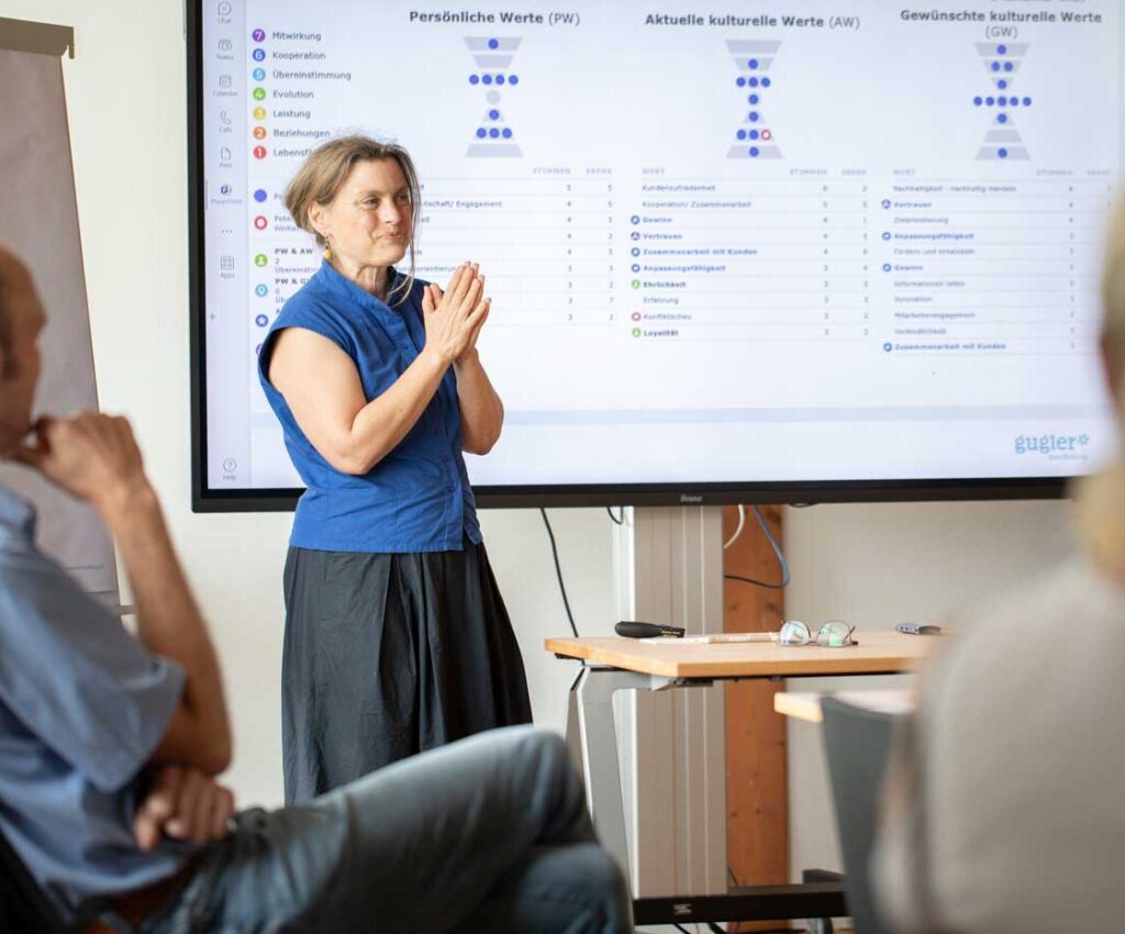 Andrea hält Vortrag